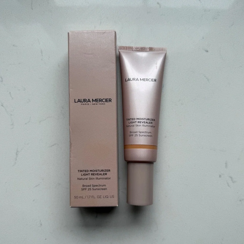 Laura Mercier Tinted Moisturizer Natural Skin Illuminator SPF 25 - 4W1 Tawny NWB